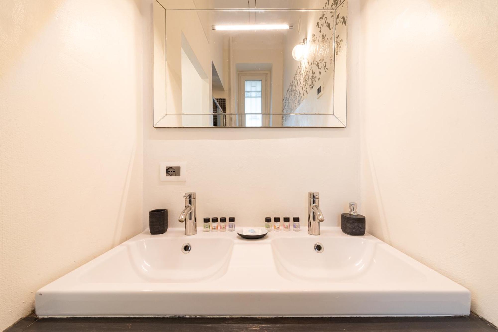 10' Duomo & Central Station Large Apartment 밀라노 외부 사진